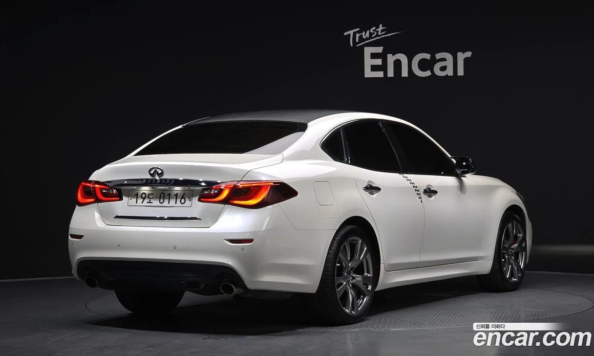 Infiniti Q70 3.7 Style, снимка 2 - Автомобили и джипове - 56123100