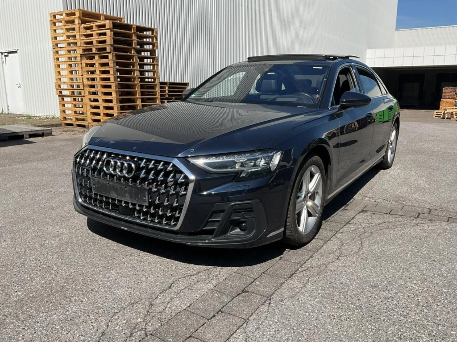 Audi A8 Long 60 TFSIe Quattro Pano Leather LED, снимка 2 - Автомобили и джипове - 56197440