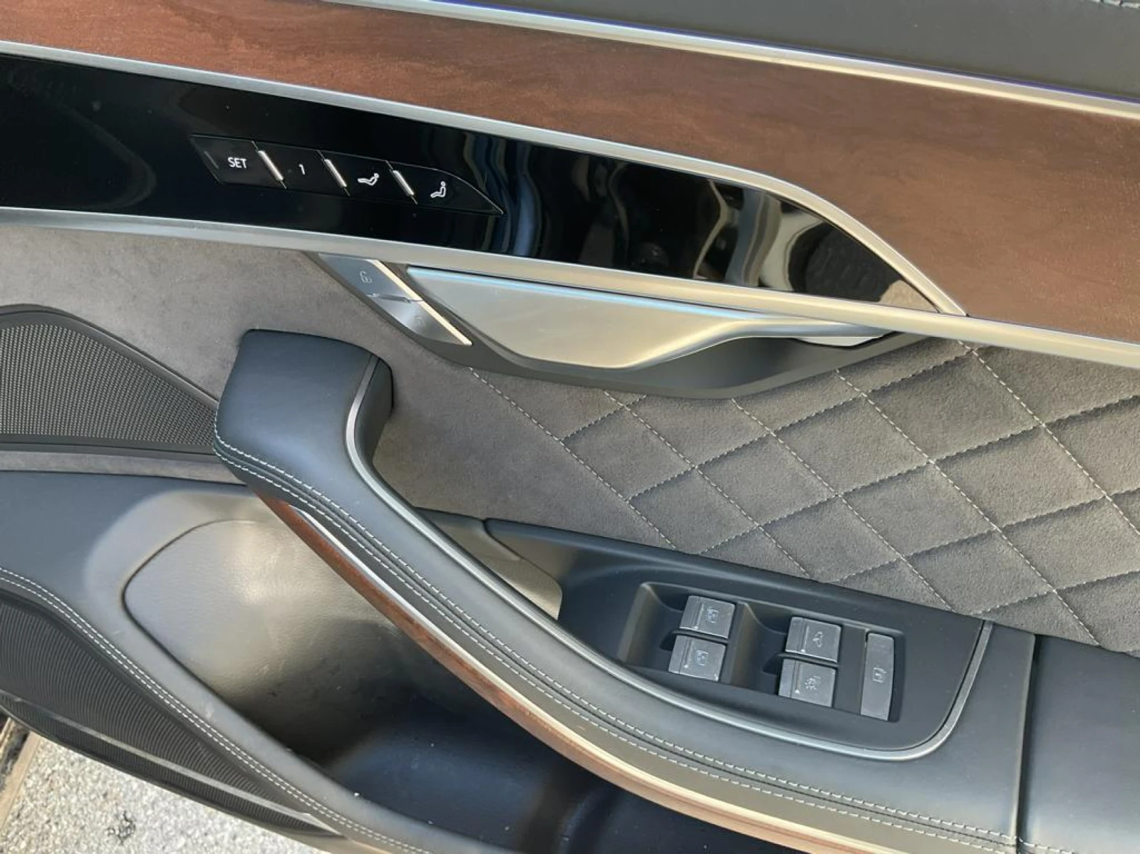 Audi A8 Long 60 TFSIe Quattro Pano Leather LED, снимка 12 - Автомобили и джипове - 56197440