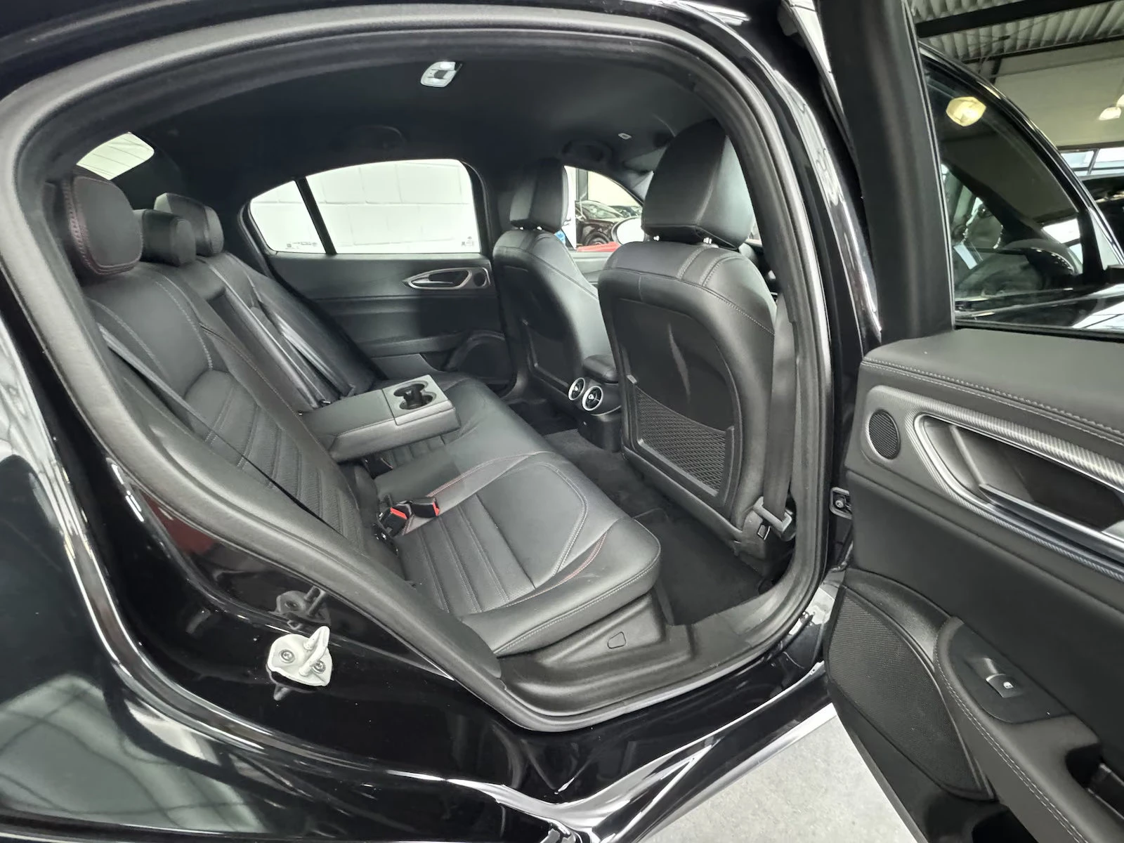 Alfa Romeo Giulia COMPETIZIONE/Q4/280HP/CAM/907z, снимка 14 - Автомобили и джипове - 56207772