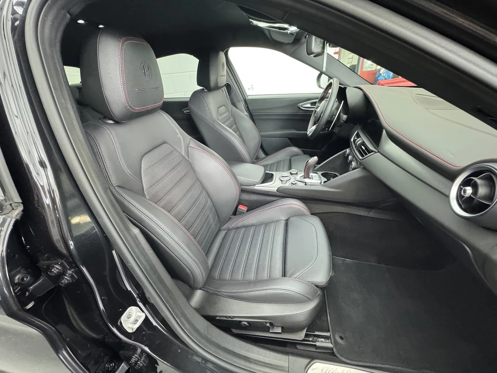 Alfa Romeo Giulia COMPETIZIONE/Q4/280HP/CAM/907z, снимка 12 - Автомобили и джипове - 56207772
