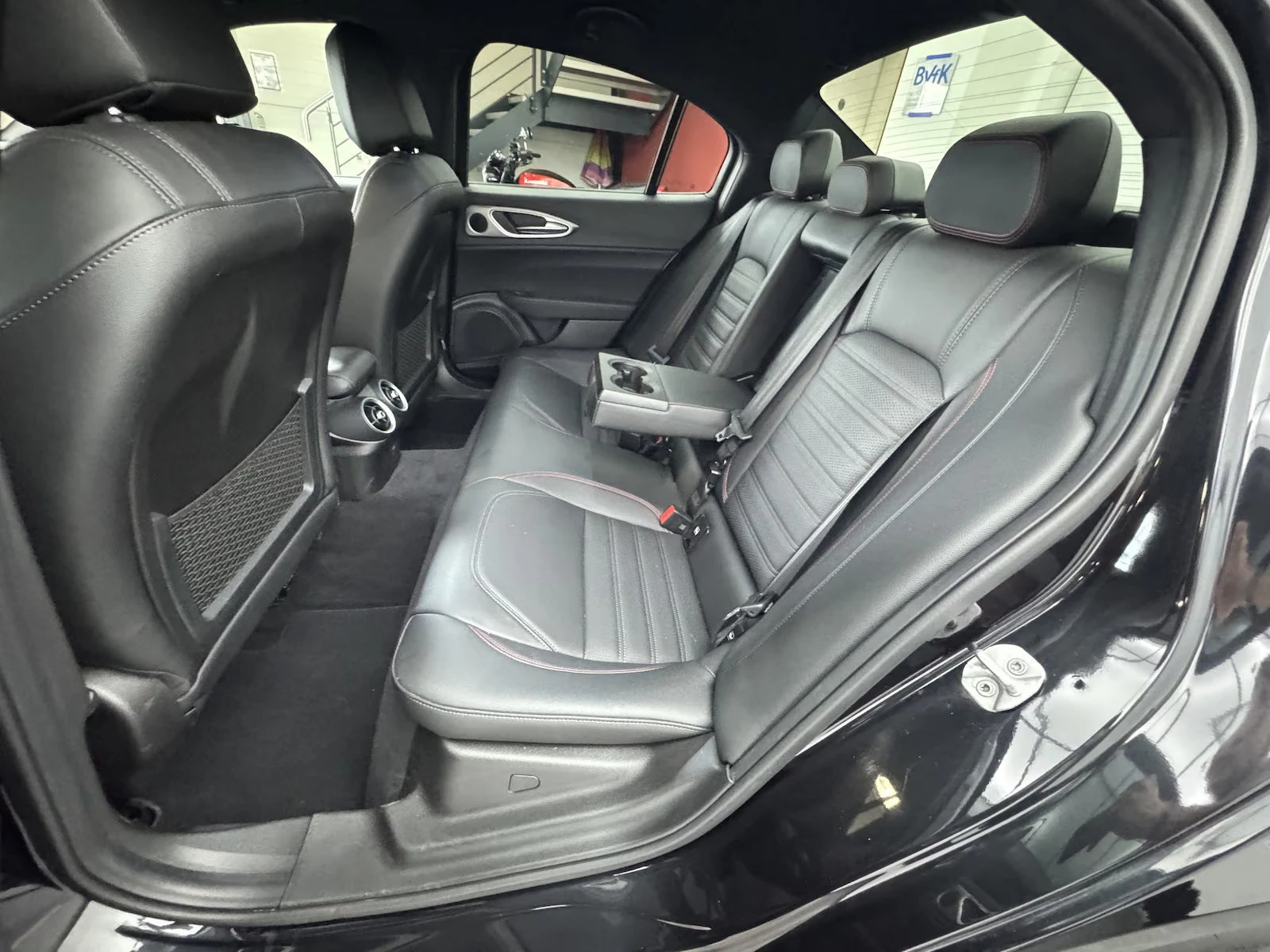 Alfa Romeo Giulia COMPETIZIONE/Q4/280HP/CAM/907z, снимка 13 - Автомобили и джипове - 56207772