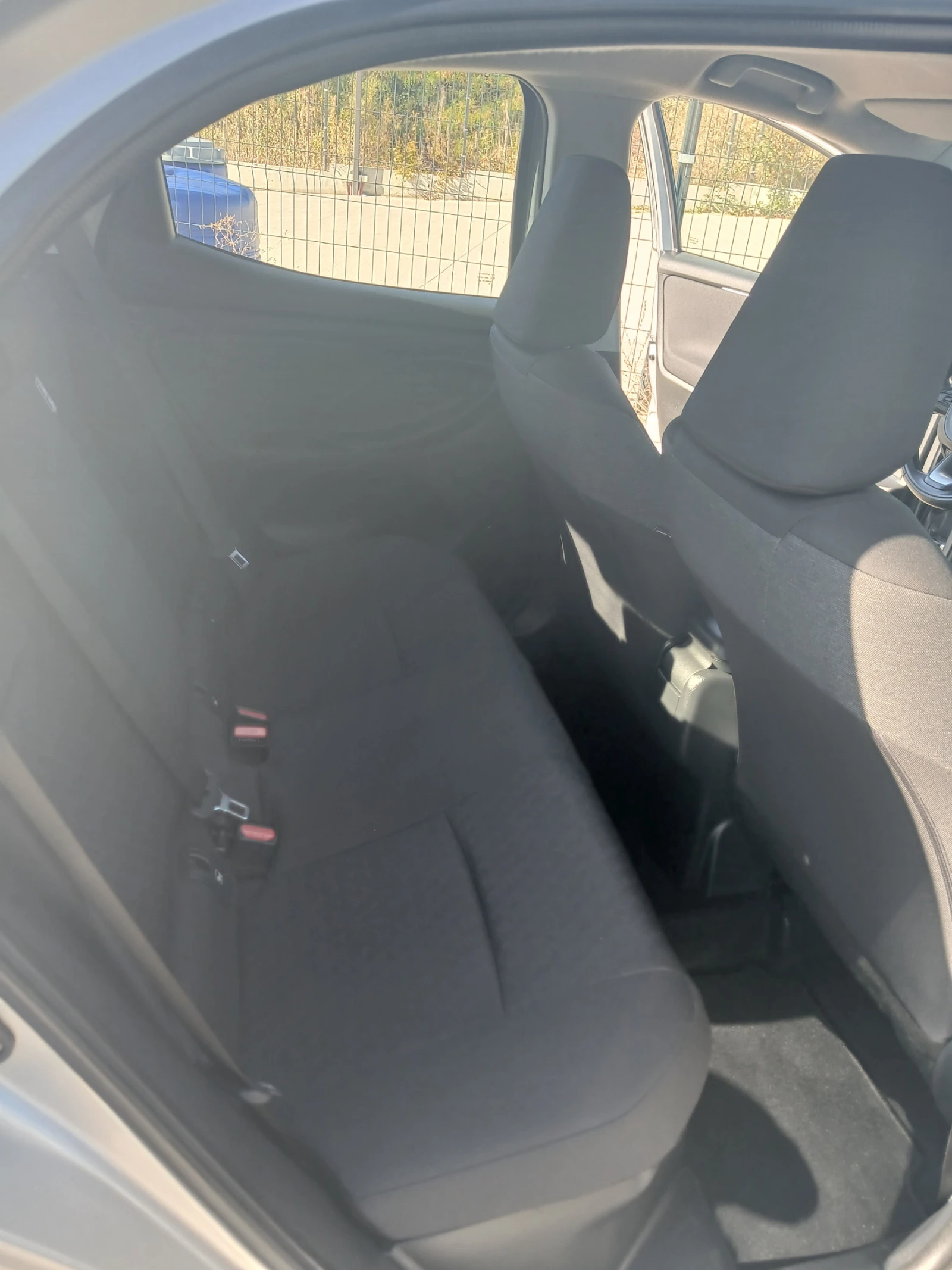 Toyota Yaris 29900km.HYBRID, снимка 14 - Автомобили и джипове - 56316429