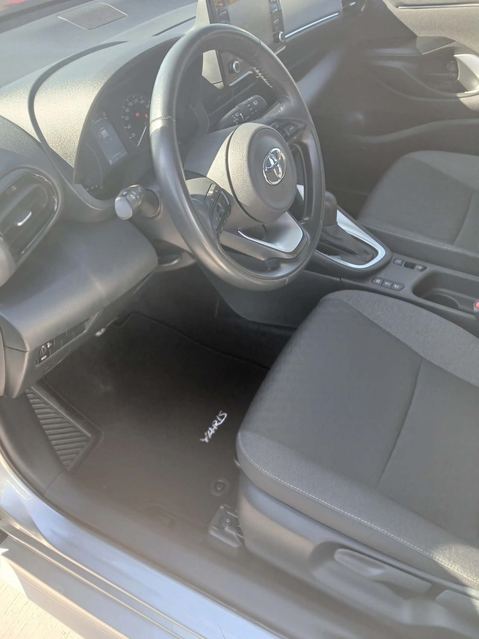 Toyota Yaris 29900km.HYBRID, снимка 8 - Автомобили и джипове - 56316429