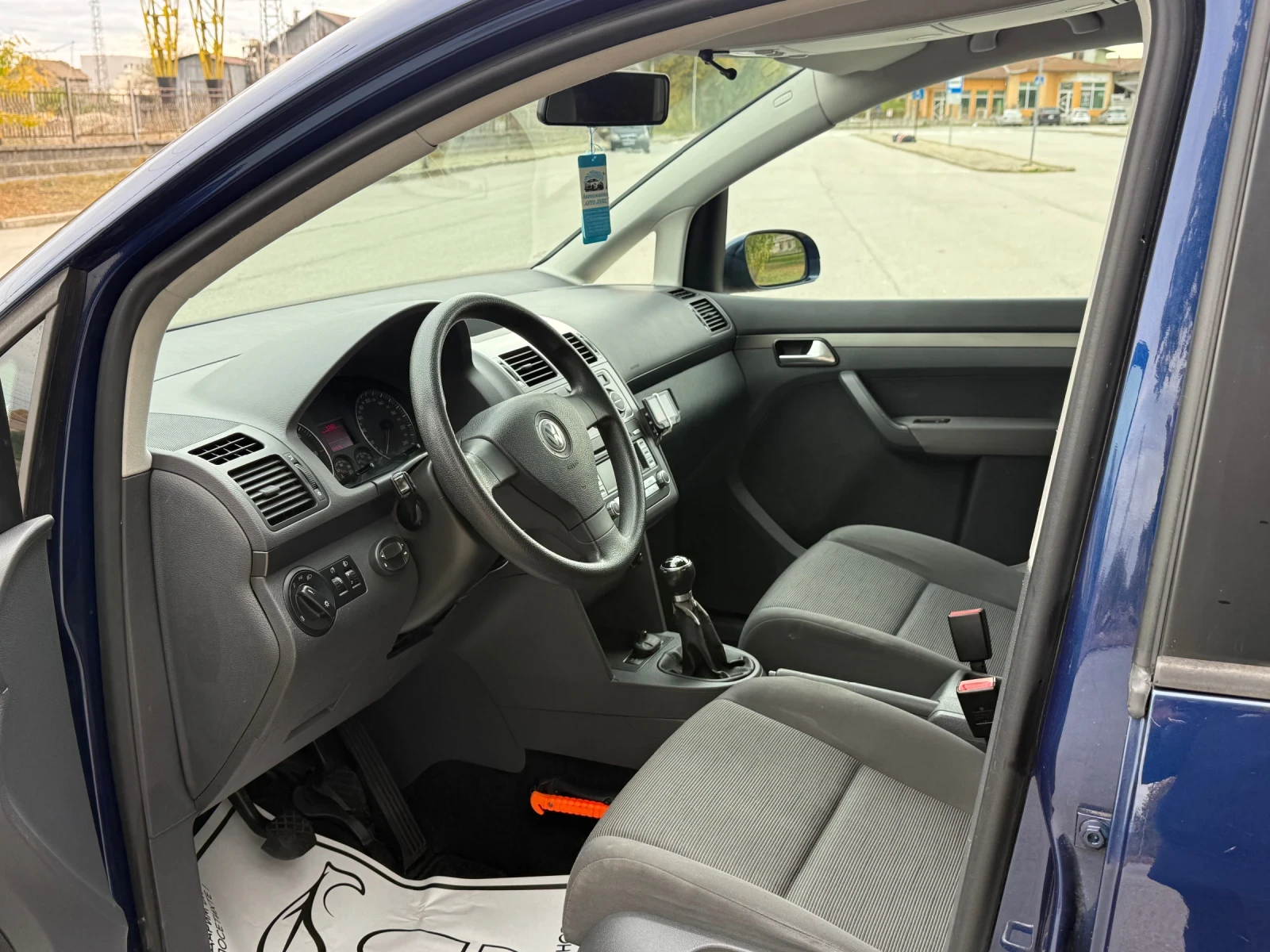 VW Touran 1.9TDI 7места, снимка 7 - Автомобили и джипове - 56684390