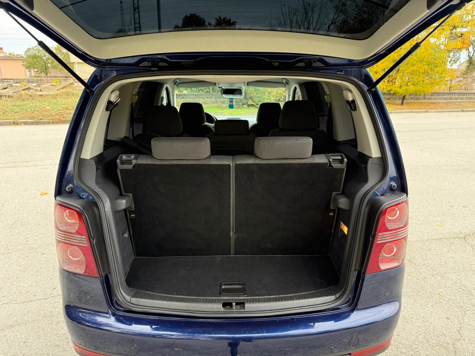 VW Touran 1.9TDI 7места, снимка 13 - Автомобили и джипове - 56684390