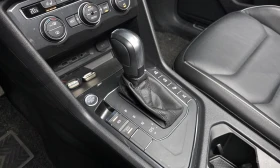 VW Tiguan ПОДГРЕВИ * ПАНО * KEYLESS * АВТОКРЕДИТ , снимка 10