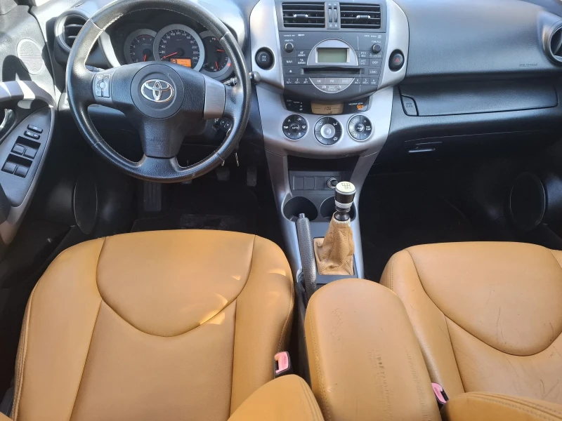 Toyota Rav4 2.2 d4d, снимка 15 - Автомобили и джипове - 47958317