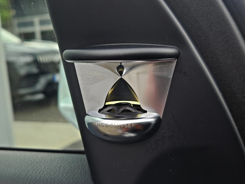 Mercedes-Benz GL 350 AMG/TVx3/DISTR/МАСАЖ/ВАКУУМ/B&O/ОБДУХ/360САМ/LIZIN, снимка 14 - Автомобили и джипове - 51687164