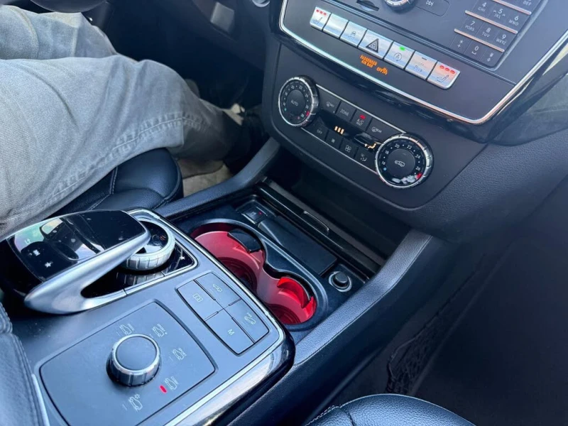 Mercedes-Benz GLE 43 AMG TWINTURBO* 9G* NIGHT PACK* HARMAN* KEYLESS* PANORA, снимка 13 - Автомобили и джипове - 52501634