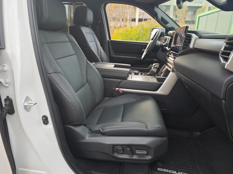 Toyota Sequoia 4WD i-FORCE MAX Limited, снимка 10 - Автомобили и джипове - 52812634
