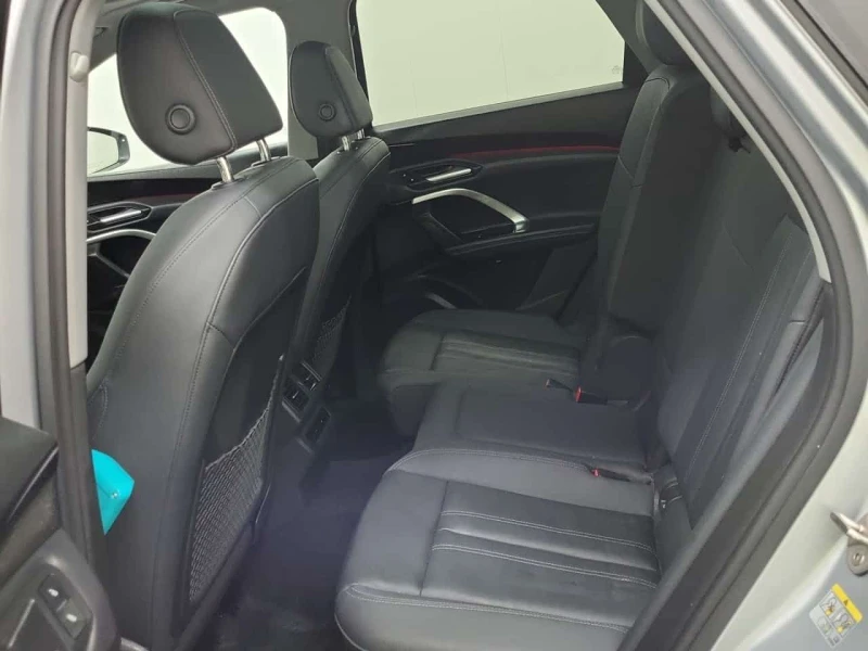 Audi Q5 * PREMIUM * CARFAX * ДИСТРОНИК* , снимка 13 - Автомобили и джипове - 53557344