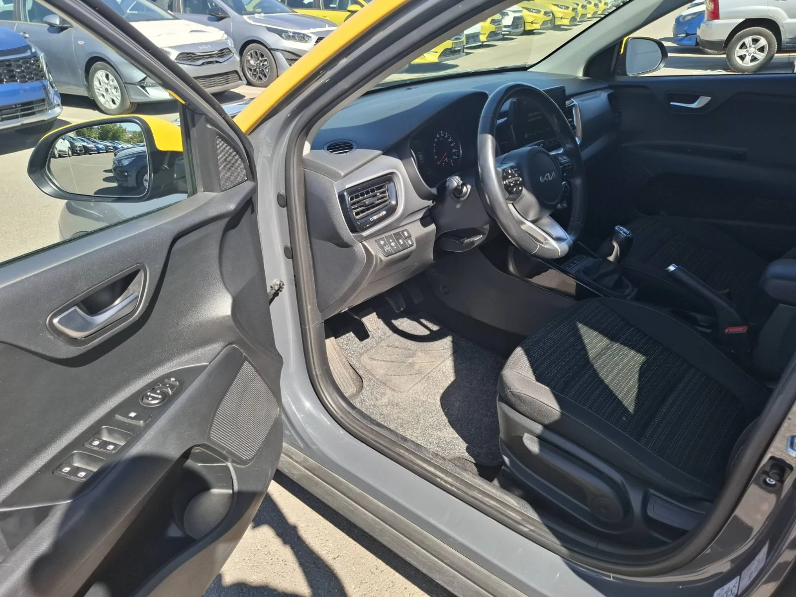 Kia Stonic 1.0 EX Турбо Гаранция - изображение 9