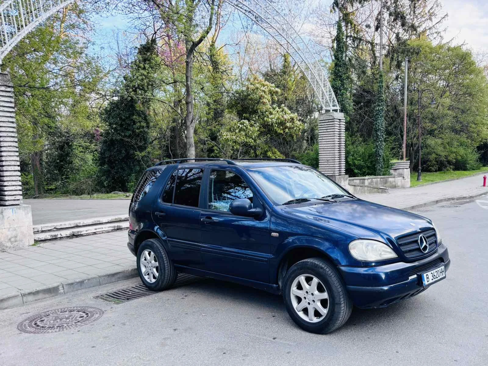Mercedes-Benz ML 320, снимка 2 - Автомобили и джипове - 54351986