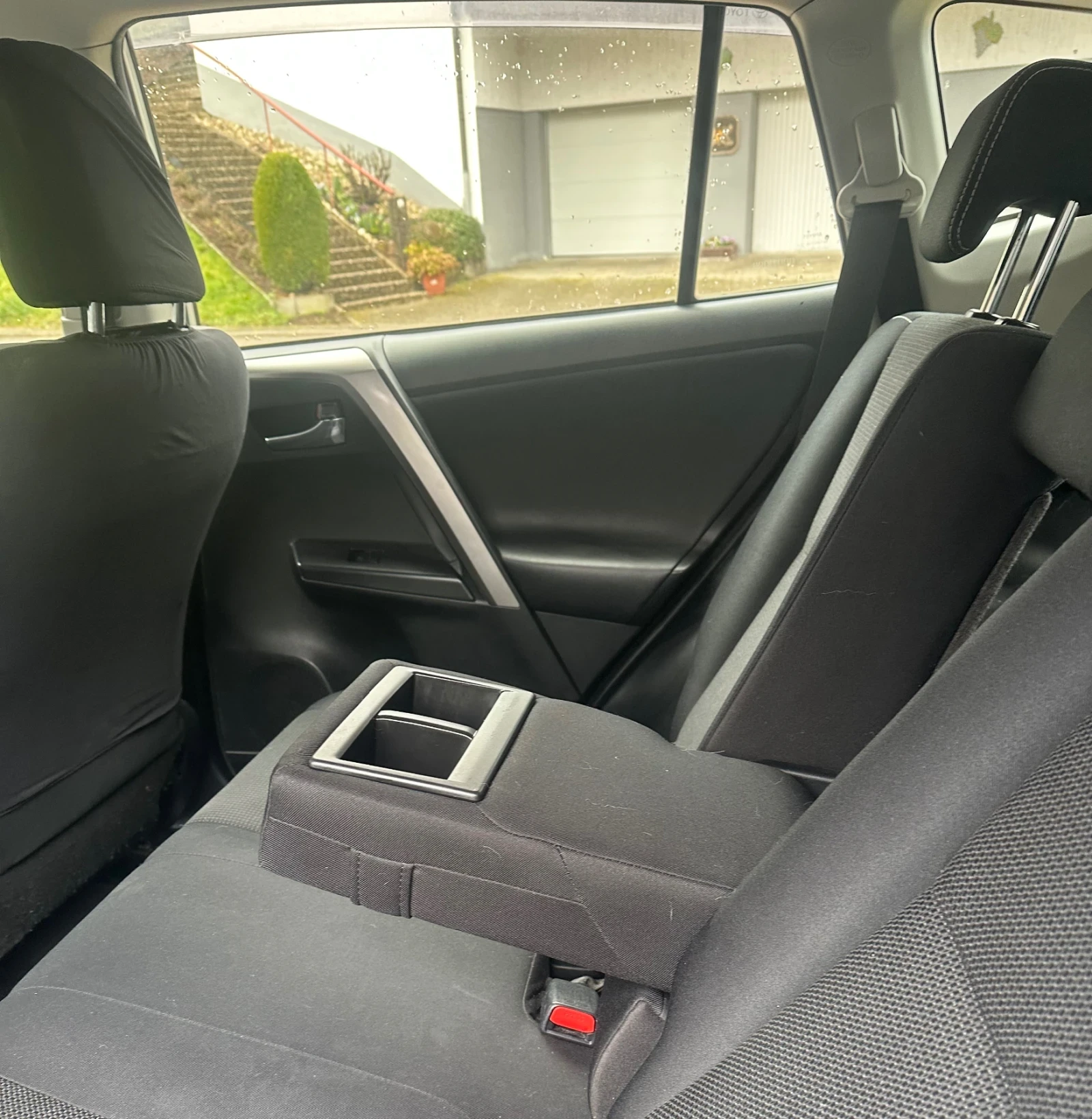 Toyota Rav4 Хибриден, снимка 4 - Автомобили и джипове - 54549430