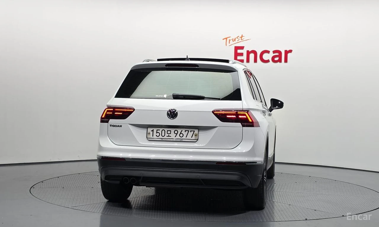 VW Tiguan ПОДГРЕВИ * ПАНО * KEYLESS * АВТОКРЕДИТ , снимка 5 - Автомобили и джипове - 55269509