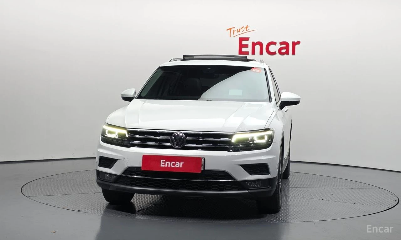 VW Tiguan ПОДГРЕВИ * ПАНО * KEYLESS * АВТОКРЕДИТ , снимка 4 - Автомобили и джипове - 55269509