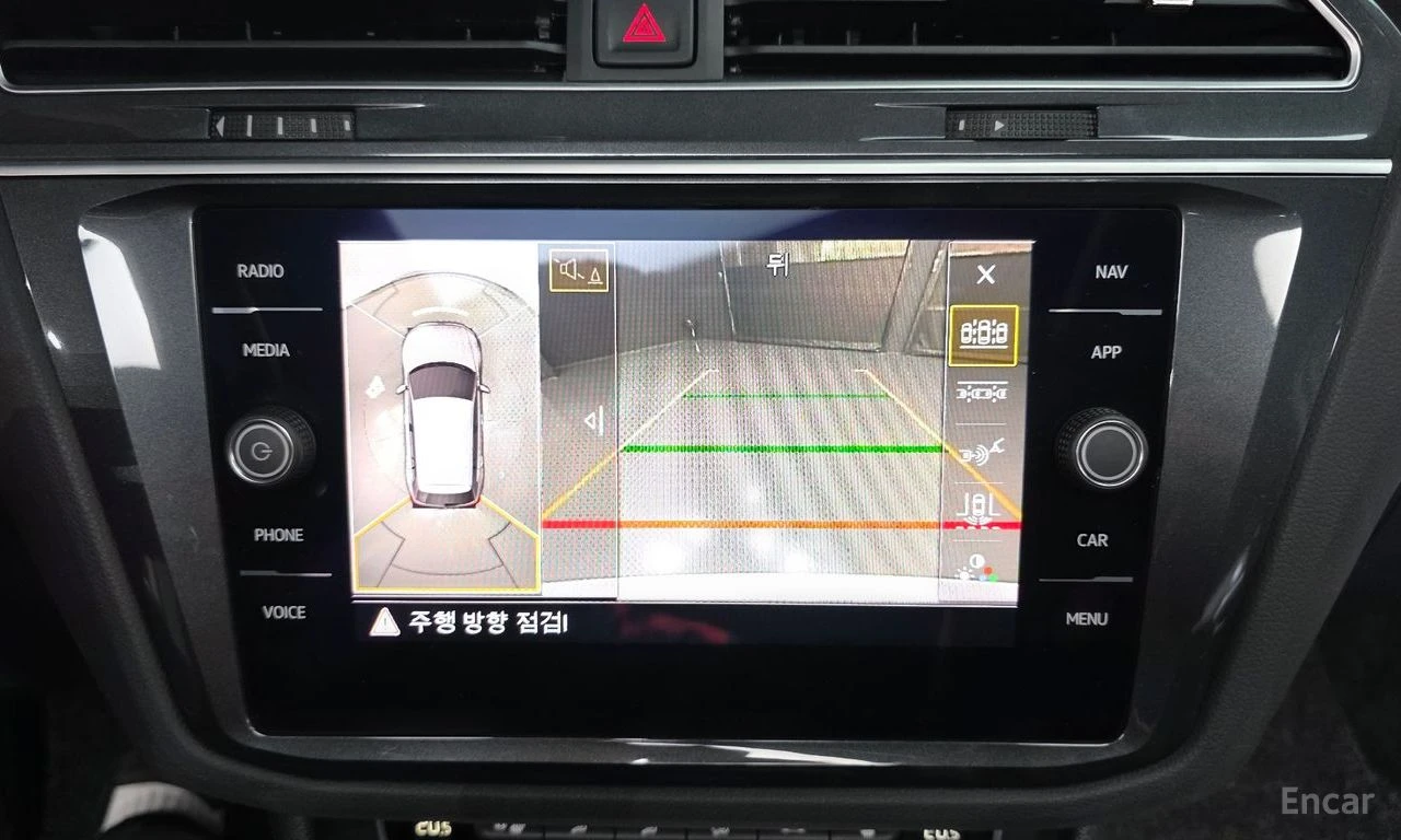 VW Tiguan ПОДГРЕВИ * ПАНО * KEYLESS * АВТОКРЕДИТ , снимка 16 - Автомобили и джипове - 55269509
