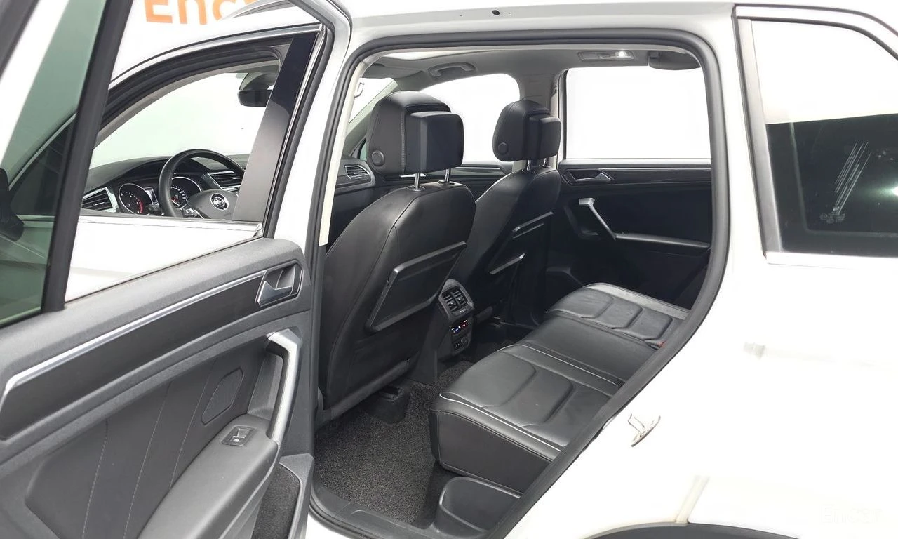 VW Tiguan ПОДГРЕВИ * ПАНО * KEYLESS * АВТОКРЕДИТ , снимка 13 - Автомобили и джипове - 55269509