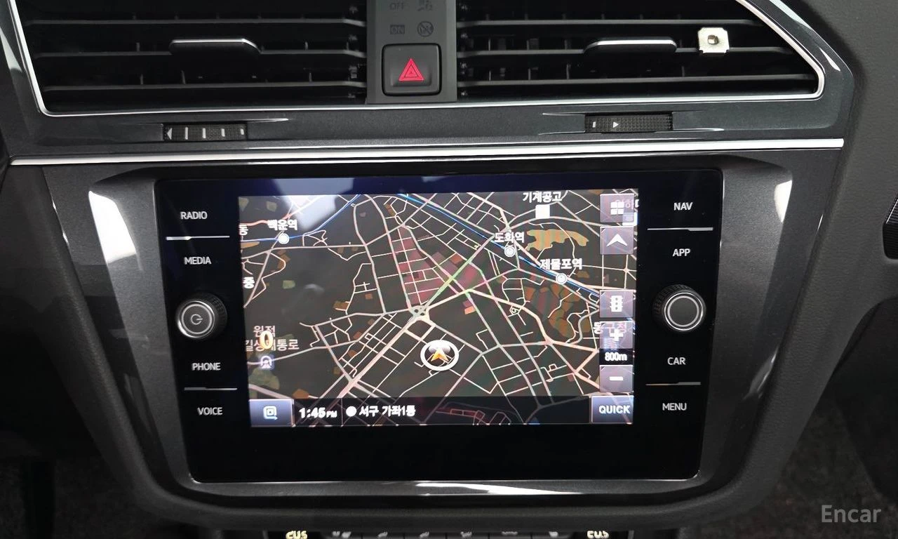 VW Tiguan ПОДГРЕВИ * ПАНО * KEYLESS * АВТОКРЕДИТ , снимка 15 - Автомобили и джипове - 55269509