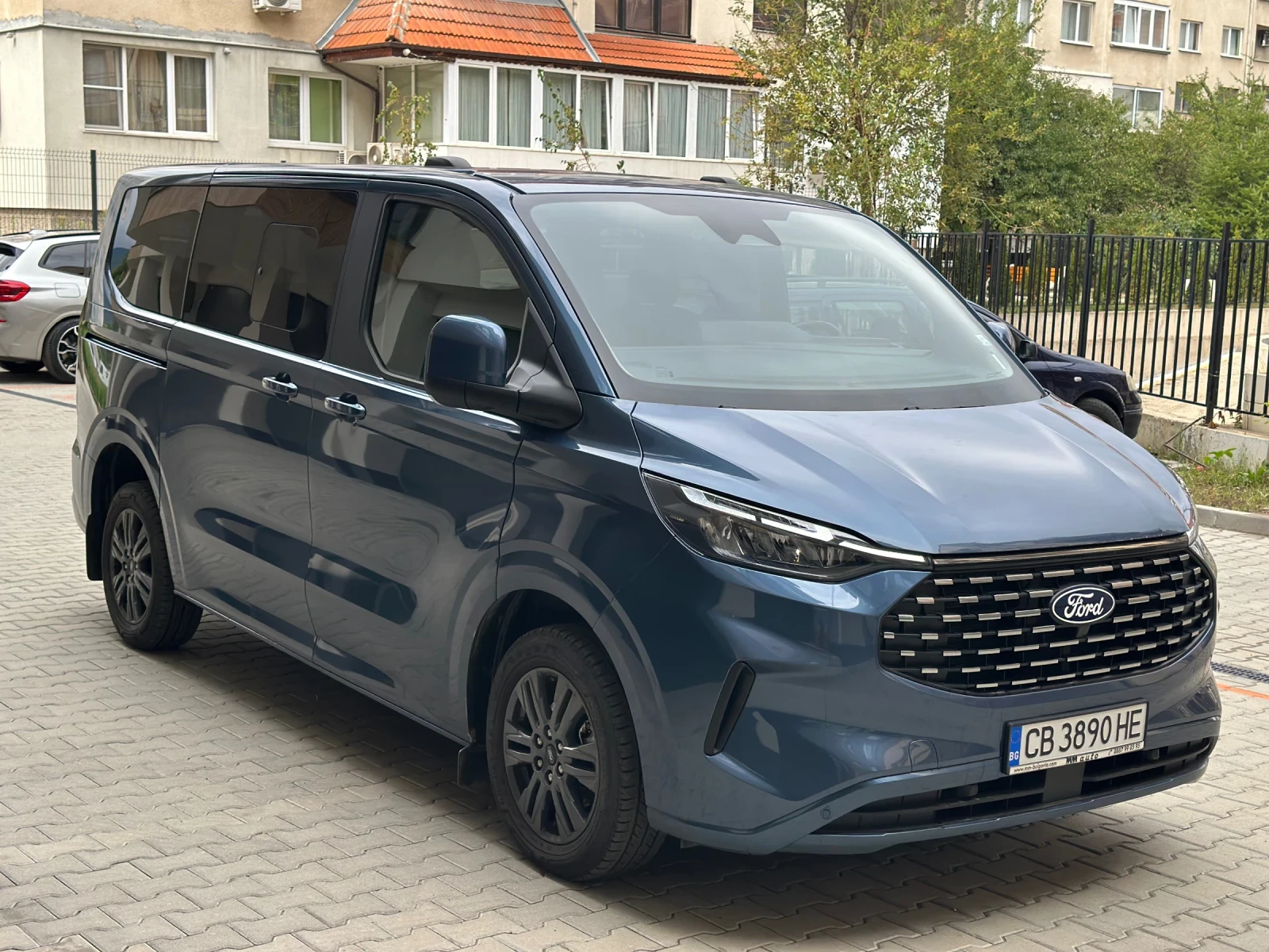 Ford Tourneo CUSTOM 7+ 1 - изображение 2