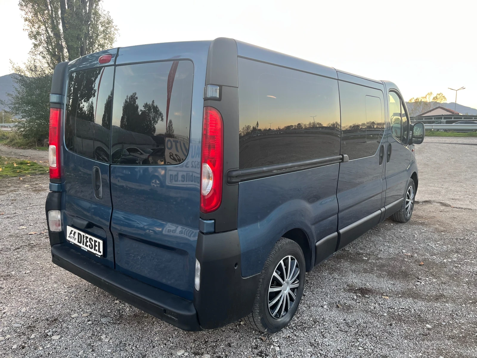 Opel Vivaro MAXI-2.5TDI-146-KLIMA-9m-ITALIA - изображение 10