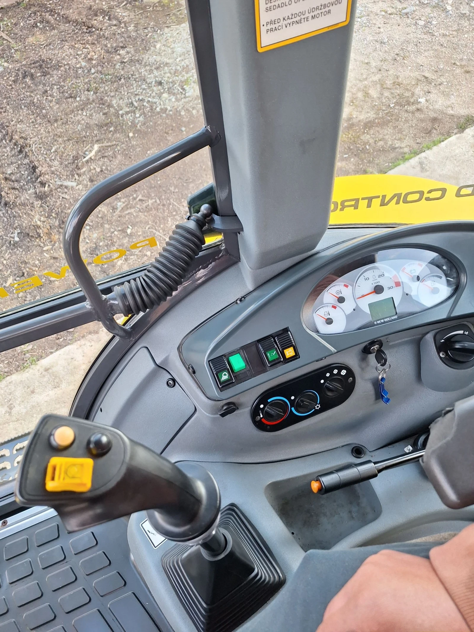 Багер New Holland 110 Djoistik, снимка 11 - Индустриална техника - 54100851