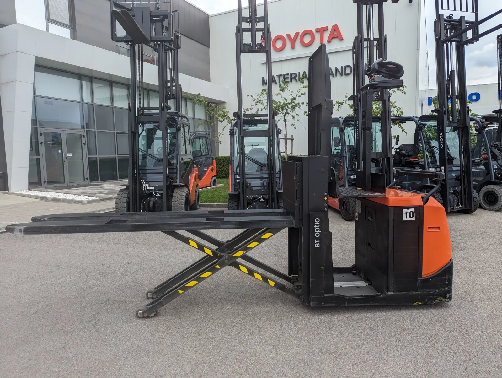 Електрокар Toyota, снимка 1