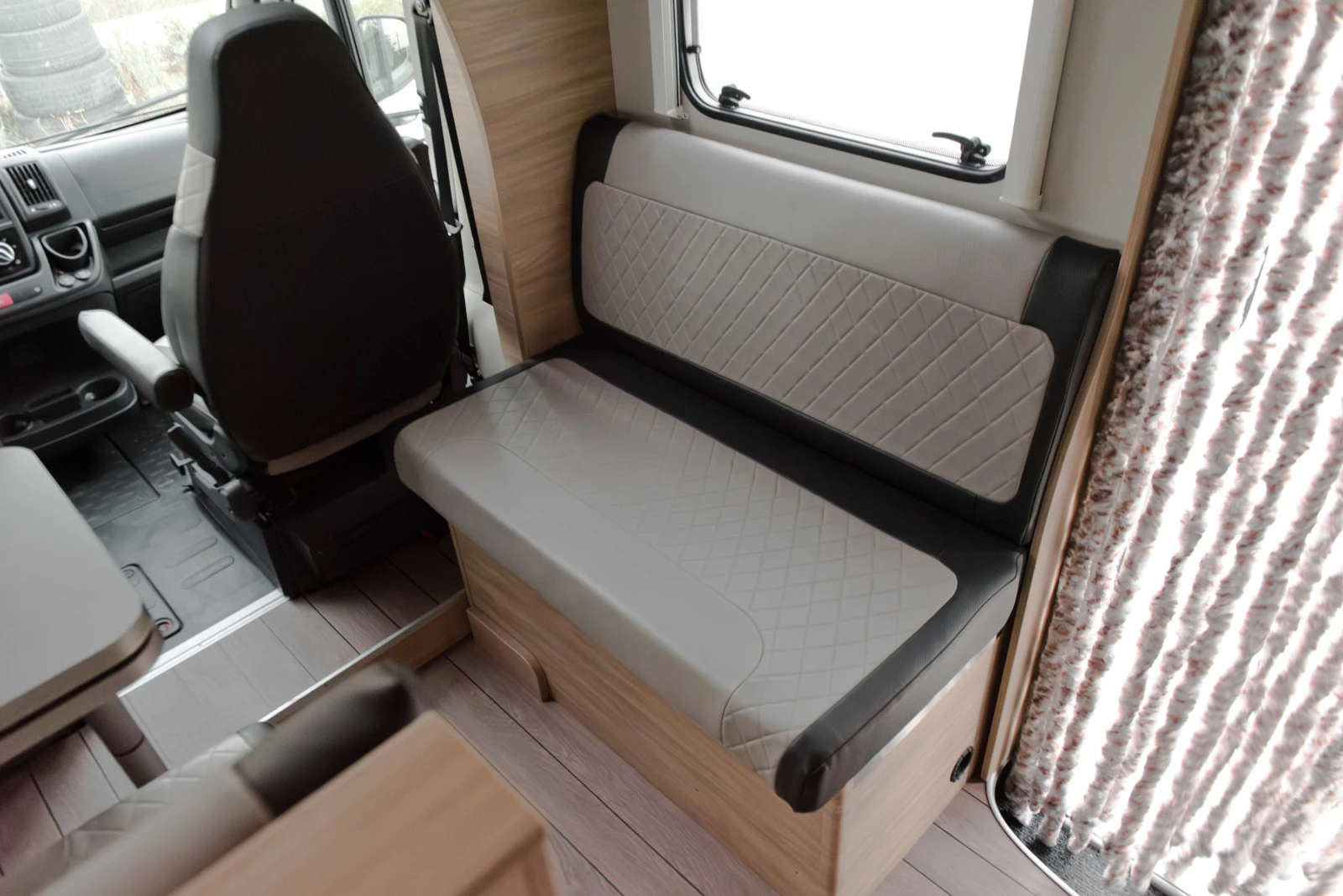 Кемпер Weinsberg Cara Suite, снимка 10 - Каравани и кемпери - 55466711
