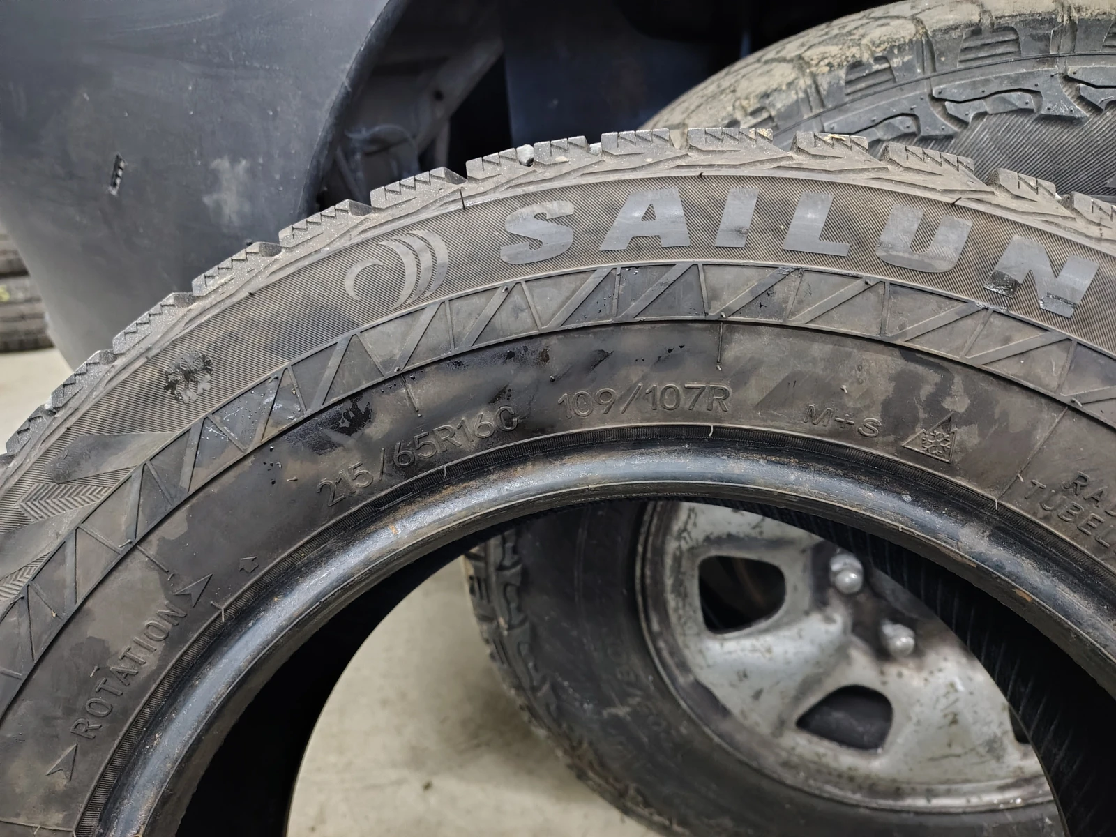 Гуми Зимни 215/65R16, снимка 6 - Гуми и джанти - 54103350
