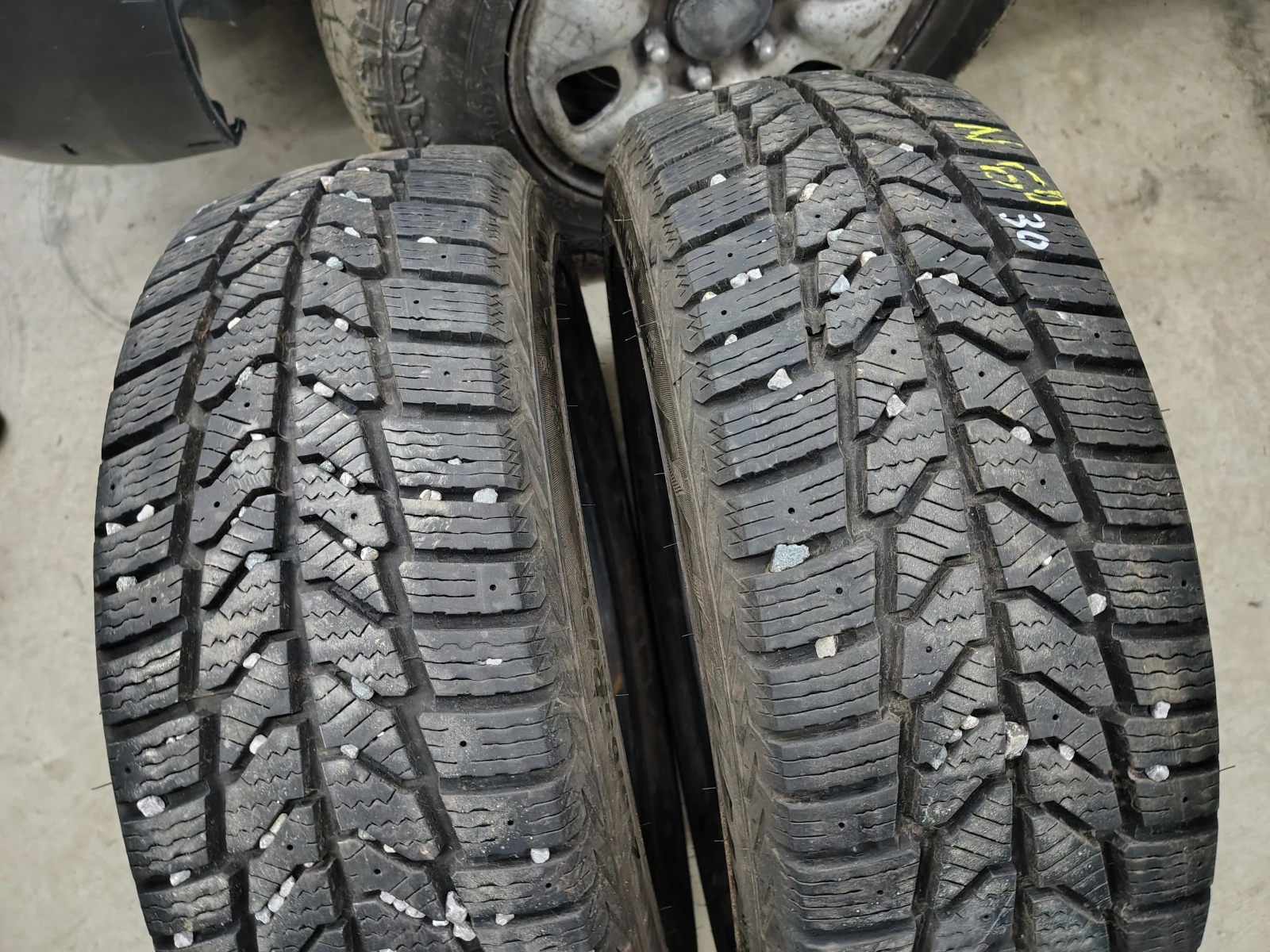 Гуми Зимни 215/65R16
