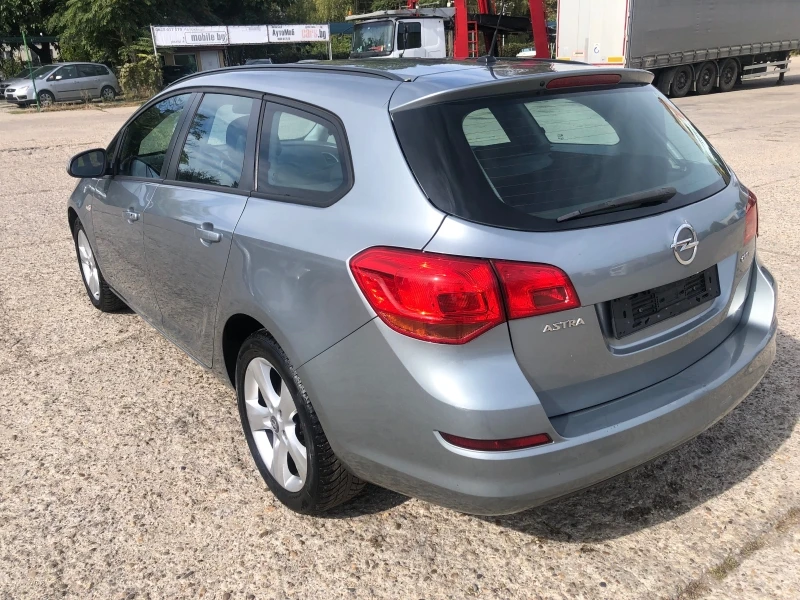 Opel Astra 1.7 CDTI , снимка 7 - Автомобили и джипове - 38156676