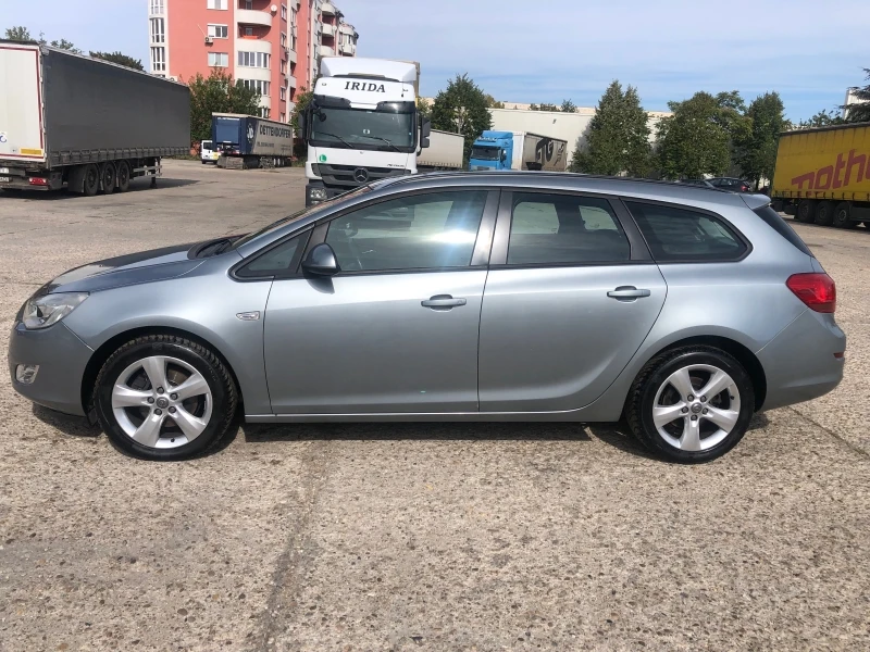 Opel Astra 1.7 CDTI , снимка 4 - Автомобили и джипове - 38156676