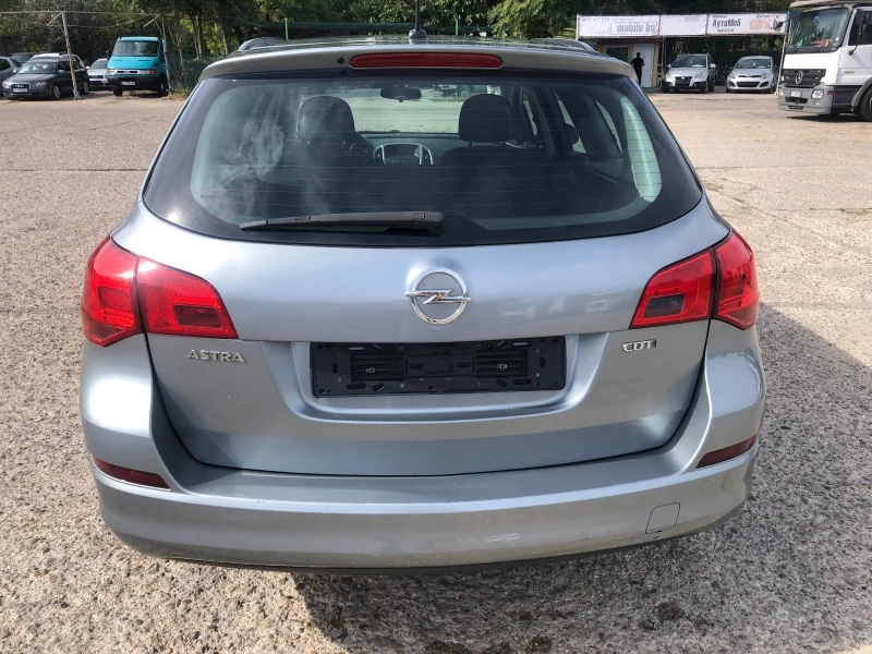 Opel Astra 1.7 CDTI , снимка 8 - Автомобили и джипове - 38156676