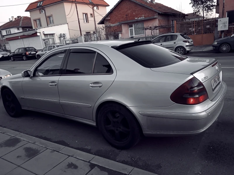 Mercedes-Benz E 270, снимка 10 - Автомобили и джипове - 48707343