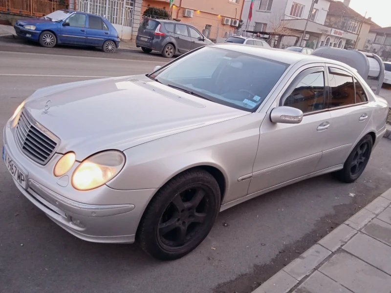 Mercedes-Benz E 270, снимка 13 - Автомобили и джипове - 48707343