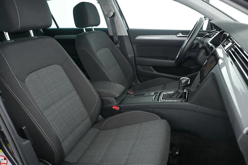 VW Passat VARIANT/2.0TDI/200HP/BUSINESS/DSG/NAVI/CAM/288v, снимка 9 - Автомобили и джипове - 50010149