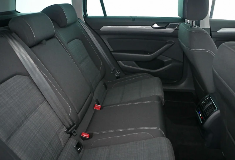 VW Passat VARIANT/2.0TDI/200HP/BUSINESS/DSG/NAVI/CAM/288v, снимка 10 - Автомобили и джипове - 50010149