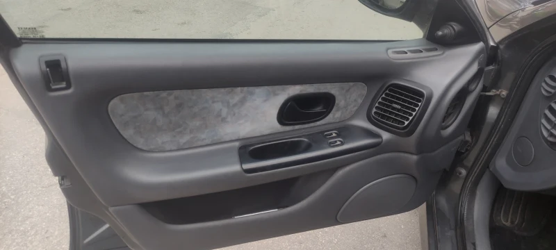 Renault Laguna, снимка 9 - Автомобили и джипове - 52695745