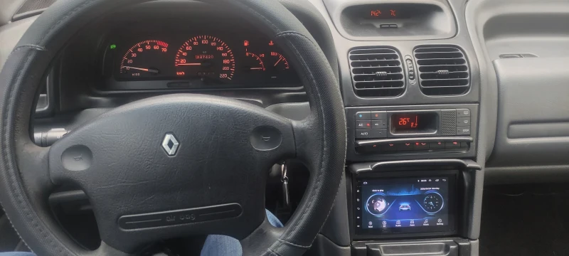 Renault Laguna, снимка 10 - Автомобили и джипове - 52695745