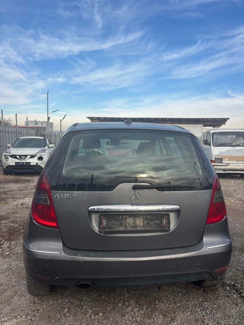 Mercedes-Benz A 180, снимка 4 - Автомобили и джипове - 52825213