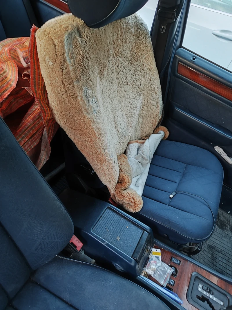 Mercedes-Benz E 220, снимка 4 - Автомобили и джипове - 53447438