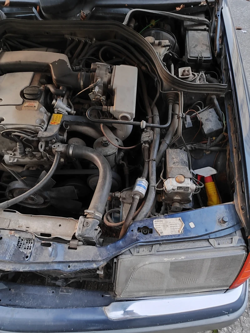 Mercedes-Benz E 220, снимка 7 - Автомобили и джипове - 53447438