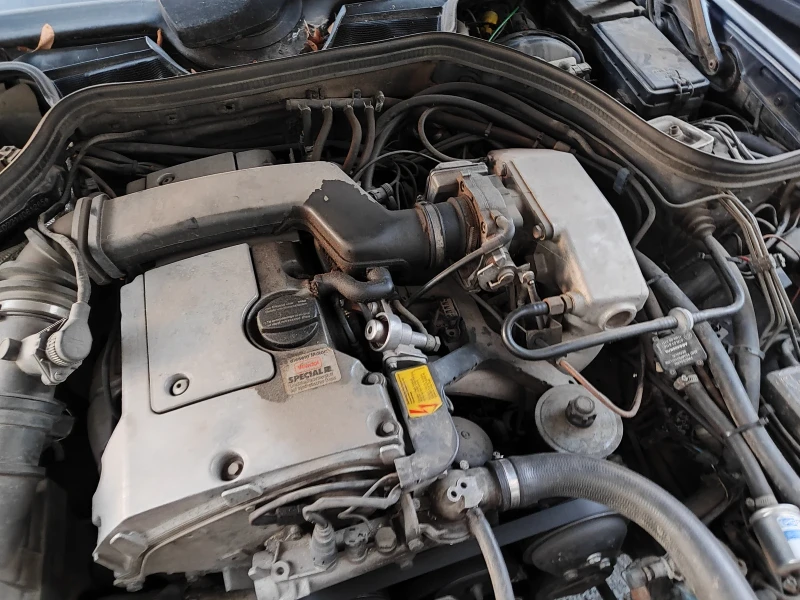 Mercedes-Benz E 220, снимка 2 - Автомобили и джипове - 53447438