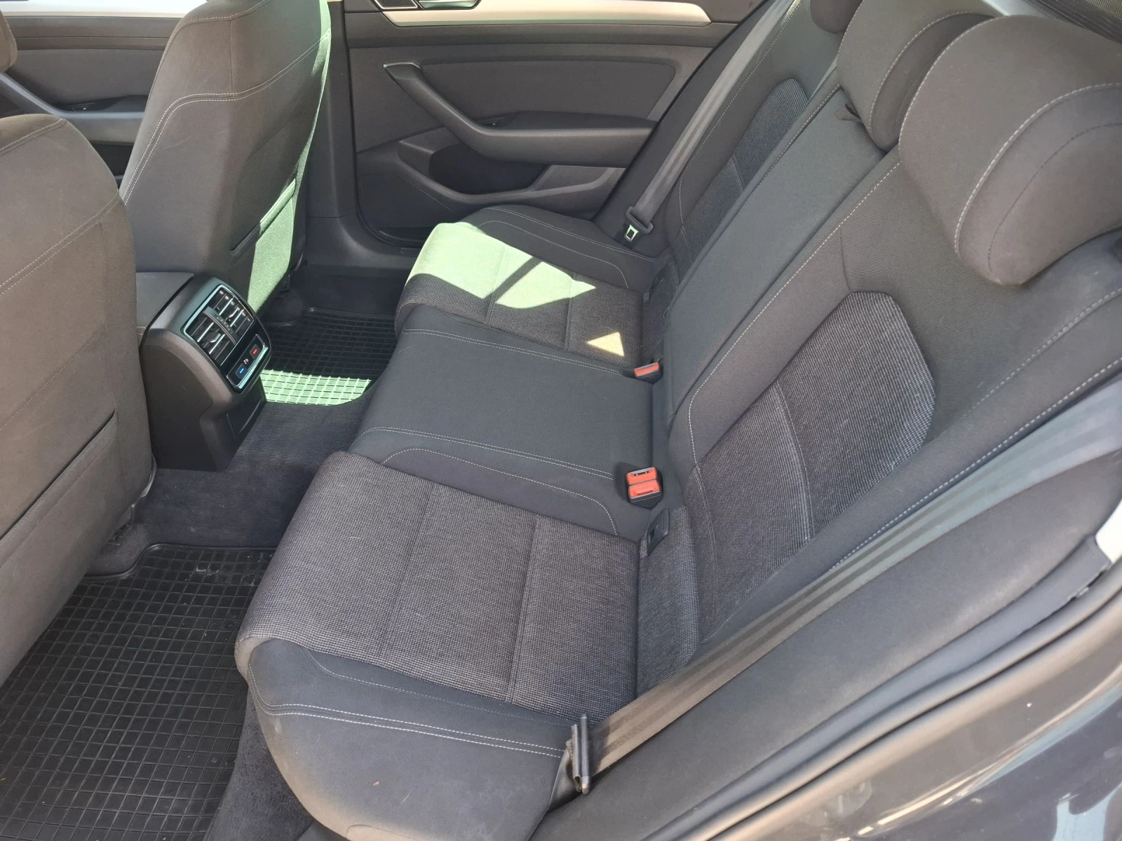 VW Passat 2.0 TDI  - изображение 7