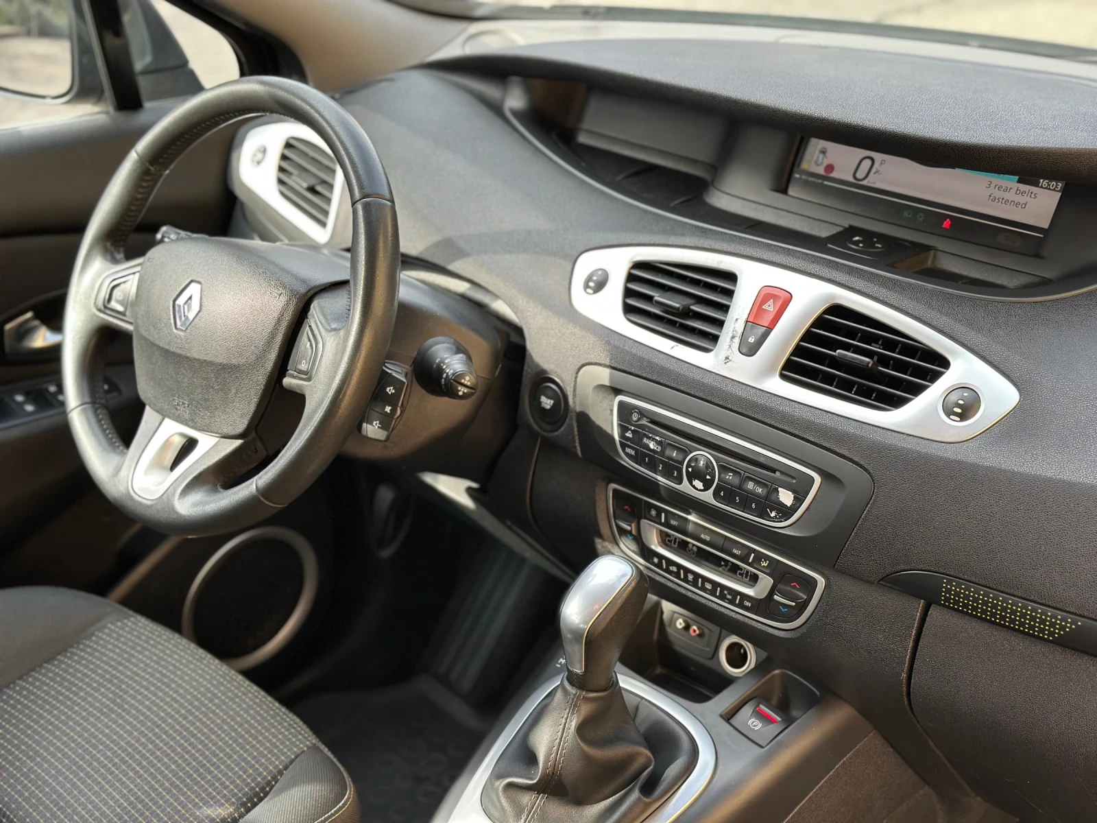 Renault Scenic 7 местен Автомат, снимка 7 - Автомобили и джипове - 53712032