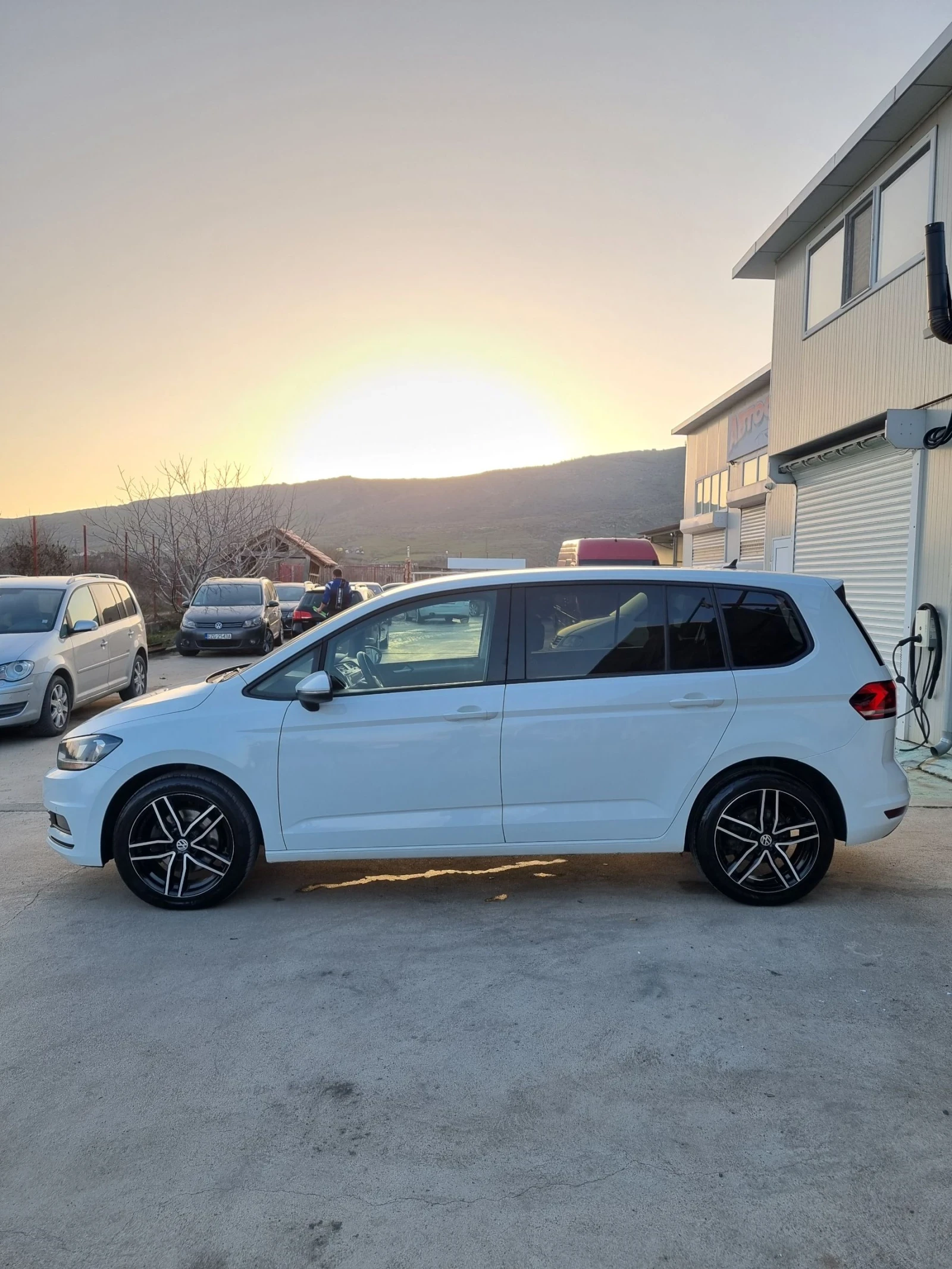 VW Touran 2.0tdi 150коня DSG Автомат, снимка 6 - Автомобили и джипове - 53829200