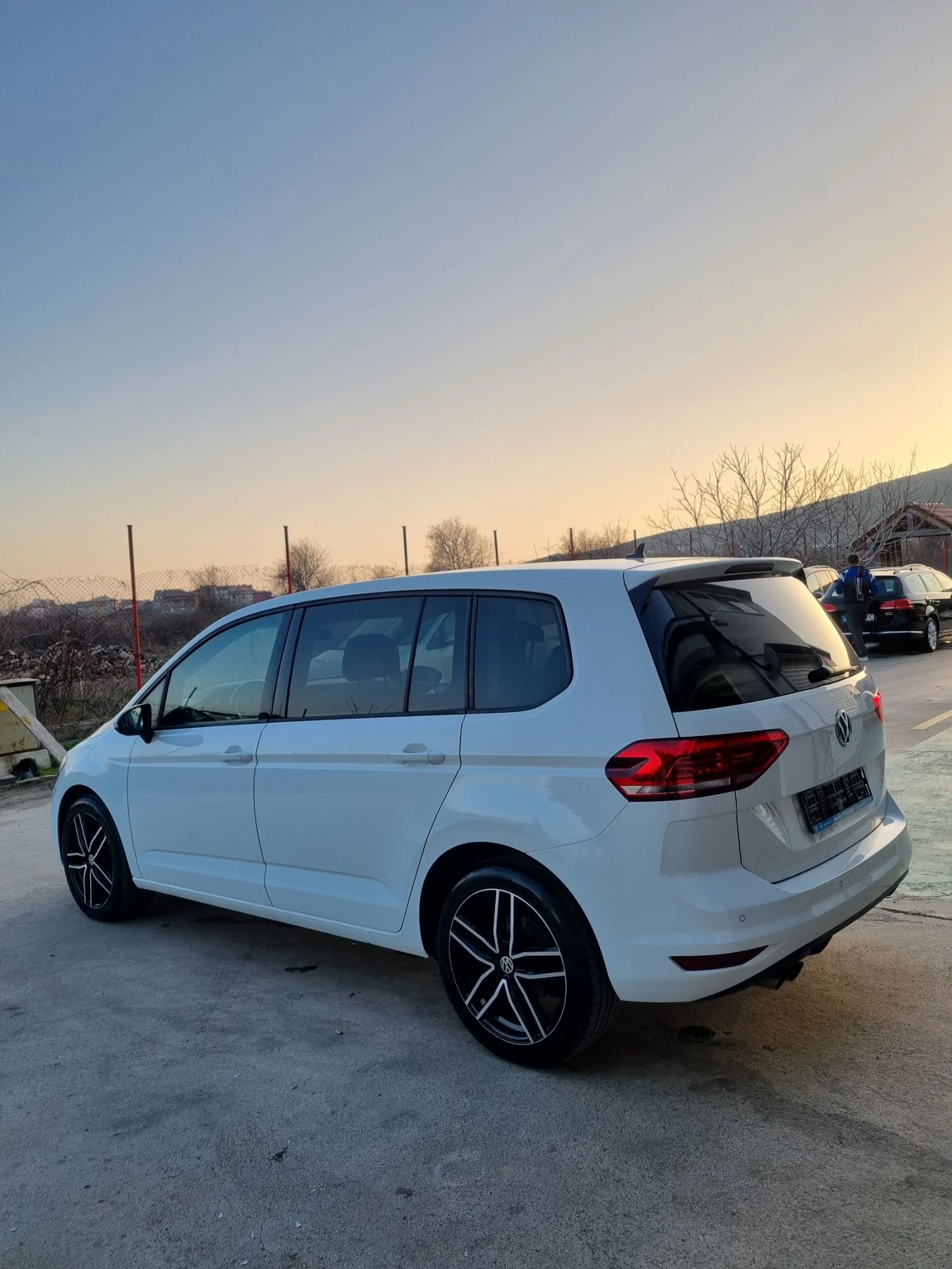 VW Touran 2.0tdi 150коня DSG Автомат, снимка 4 - Автомобили и джипове - 53829200