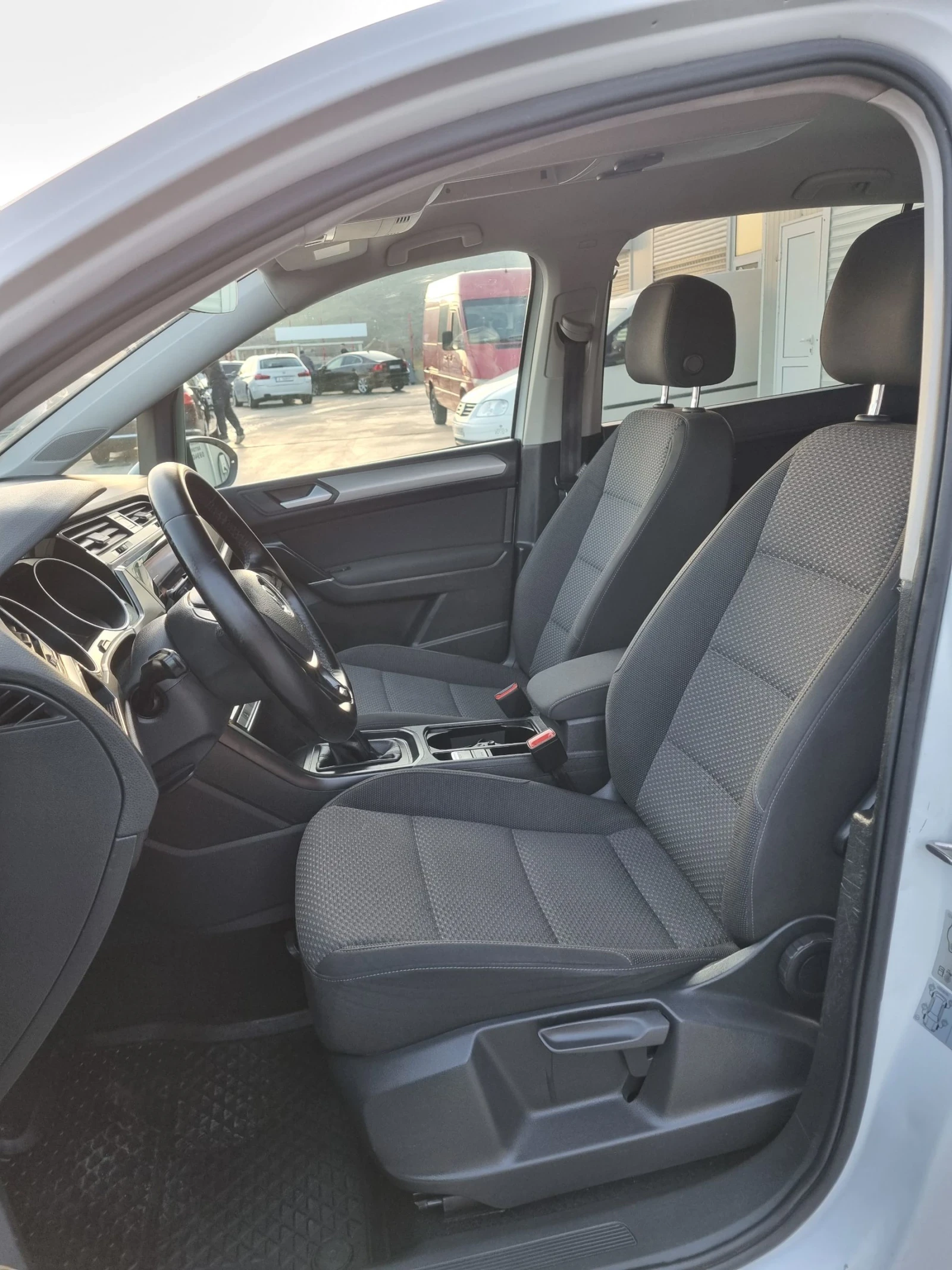 VW Touran 2.0tdi 150коня DSG Автомат, снимка 10 - Автомобили и джипове - 53829200