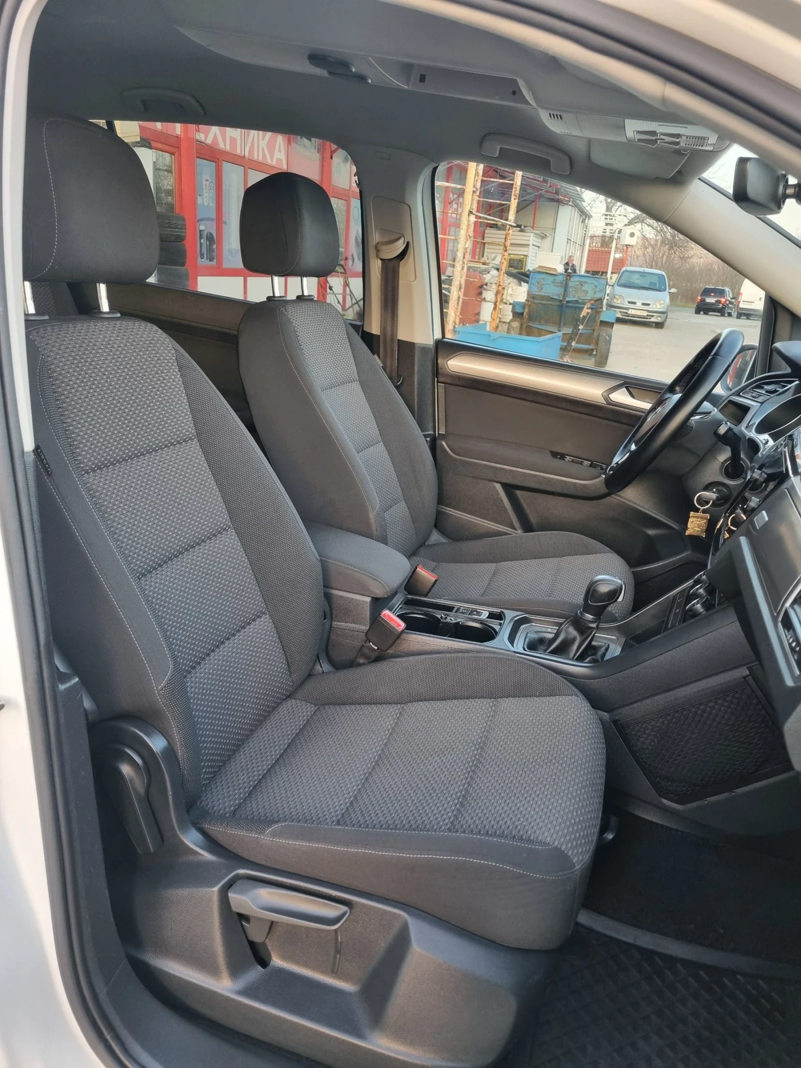 VW Touran 2.0tdi 150коня DSG Автомат, снимка 11 - Автомобили и джипове - 53829200